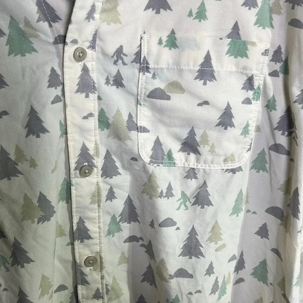 Northface Button up Tress print Size XL